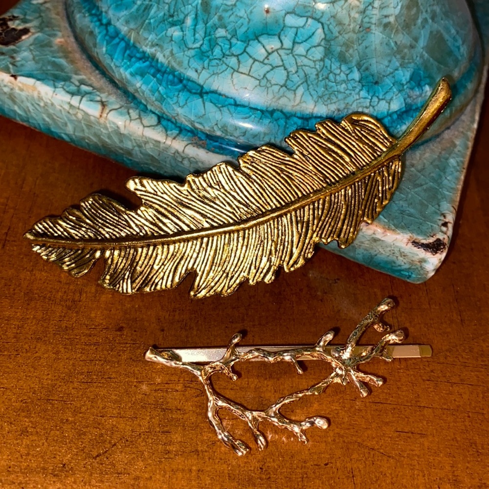 Set of. 2 Gold tone barrettes